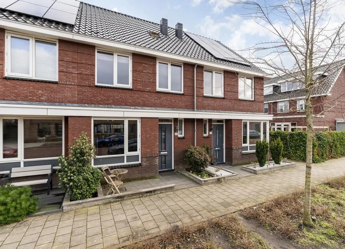 Nieuw
            
    
        
                            REMAX Makelaarsgroep
                        Overkerk 24
            
                DORDRECHT€ 525.000,- k.k.
            
        
        
                            
                    132 m²
                    5
                    4