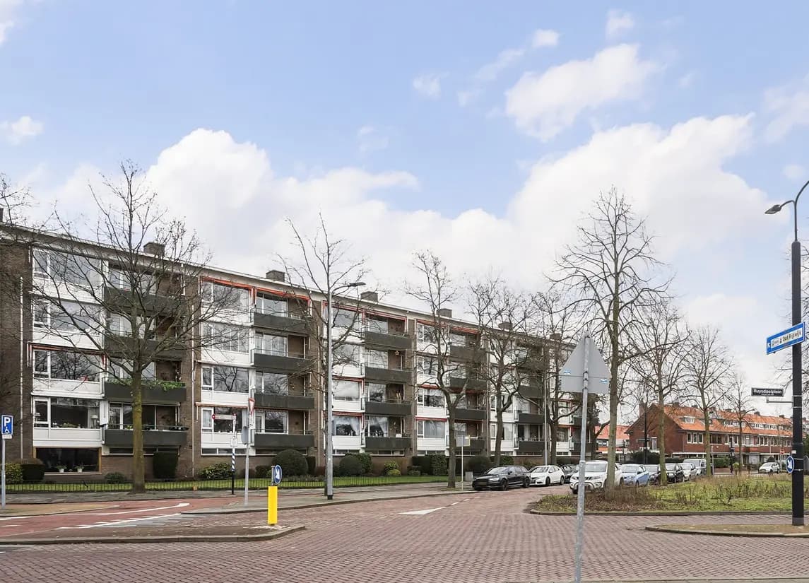 Nieuw
            
    
        
                            REMAX City Makelaardij
                        Ruysdaelplein 21
            
                RIJSWIJK€ 345.000,- k.k.
            
        
        
                            
                    77 m²
                    4
                    3