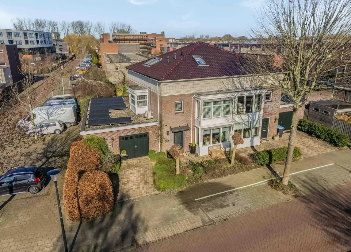 Nieuw
            
    
        
                            REMAX Makelaarsgroep
                        Meerwedesingel 68
            
                BARENDRECHT€ 835.000,- k.k.
            
        
        
                            
                    187 m²
                    5
                    4