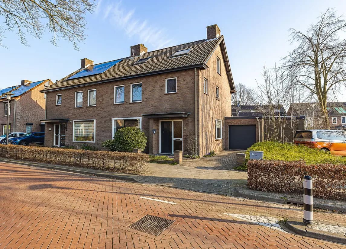 Nieuw
            
    
        
                            REMAX Optimus Boxtel
                        Ridderstraat 44
            
                GILZE€ 535.000,- k.k.
            
        
        
                            
                    160 m²
                    7
                    4