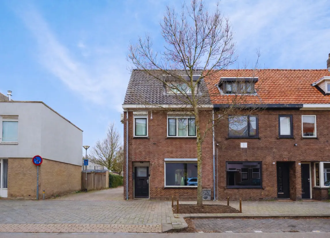 Nieuw
            
    
        
                            REMAX TOONaangevend
                        Groenstraat 111
            
                TILBURG€ 485.000,- k.k.
            
        
        
                            
                    132 m²
                    4
                    3