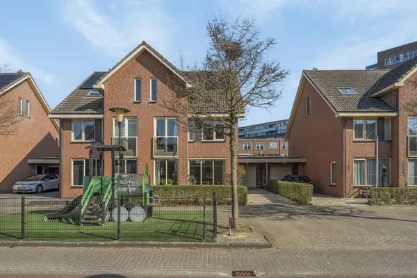 Nieuw
            
    
        
                            REMAX Makelaarsgroep
                        Boelehaven 20
            
                BARENDRECHT€ 695.000,- k.k.
            
        
        
                            
                    159 m²
                    4
                    3