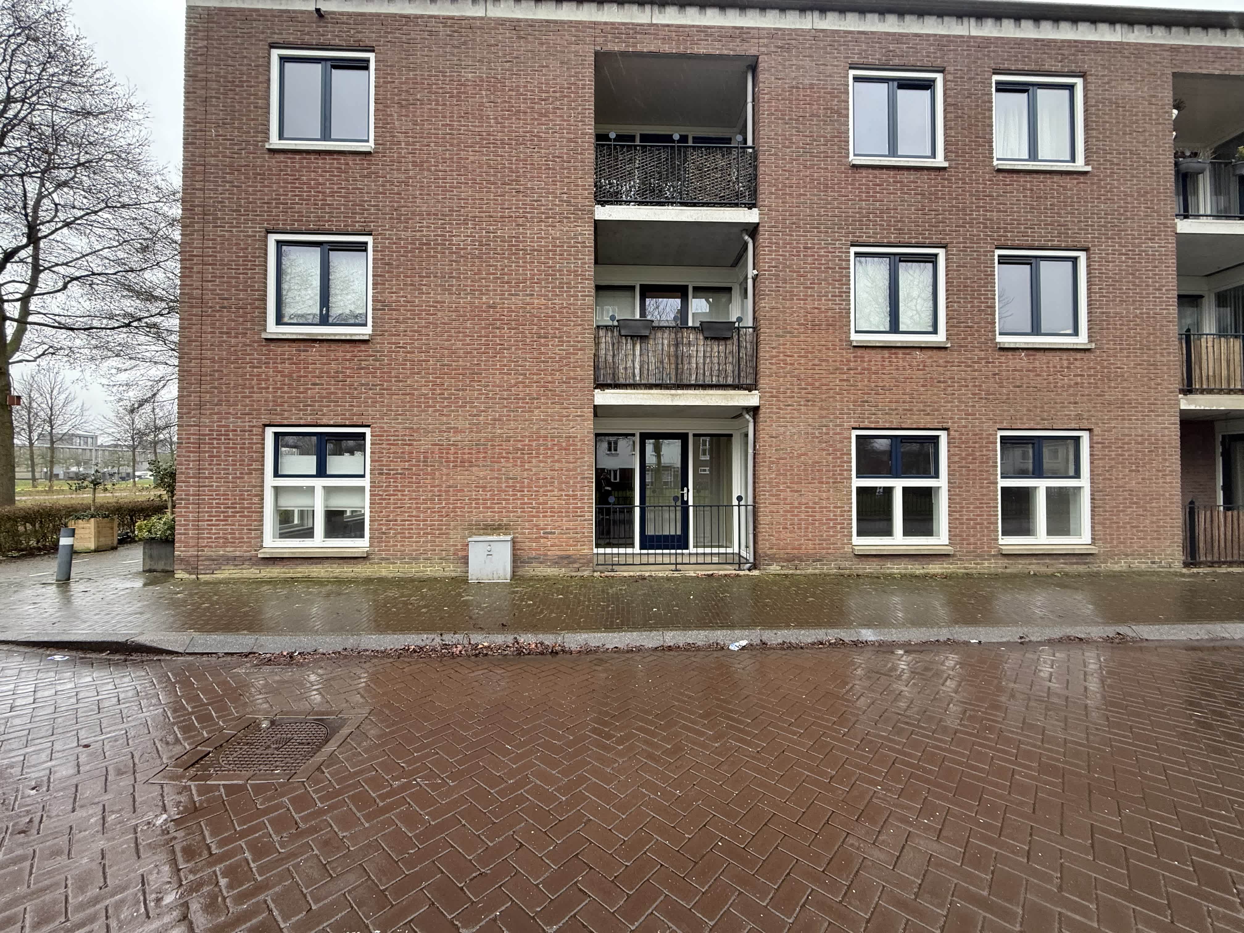 Watervliet 37, Hoofddorp