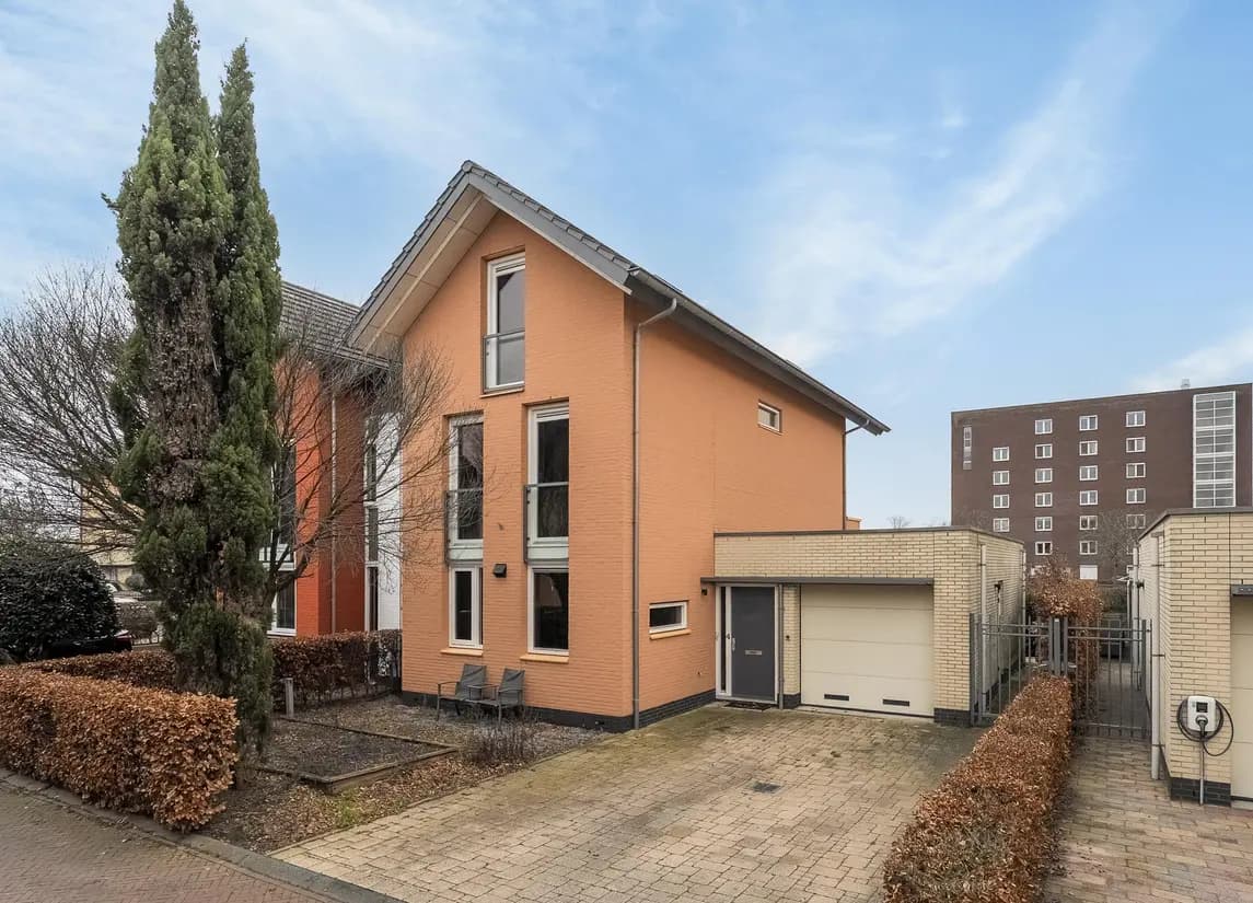 Nieuw
REMAX Makelaarsgroep
Ruyshaven 4
BARENDRECHT€ 899.000,- k.k.
201 m²
6
5
